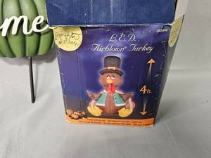 lot 94 image: 4 Blow Up Turkey & Fall Themed Welcome Sign