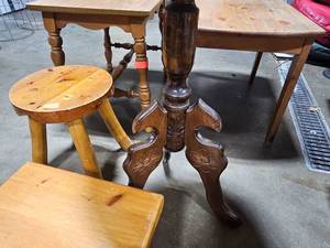 lot 19 image: Three Mismatched End Tables & 2 Wooden Stools