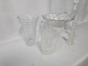 lot 149 image: VTG McKee The Concord Punch Bowl w Stand, Decanter w Stopper, VTG Leafy Design MCM Etched Vase & 2 Bud Vases