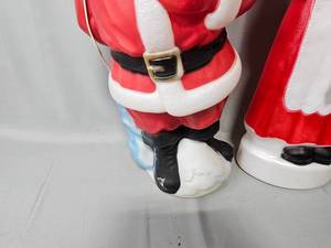 lot 122 image: Holiday Blow Mold - Light Up Mr. and Mrs. Clause - untested