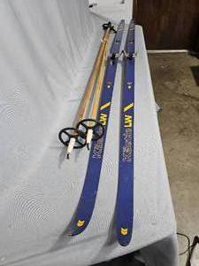 lot 129 image: VTG Excellent Condition Kastle LW Easy Cross Skis Made in Austria, and Nordic 155cm Bamboo Ski Poles