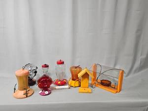 lot 131 image: Lot of Bird Feeders