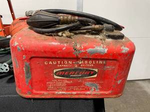 lot 7 image: Heavy Duty Extension Cord, VTG Gas Can, Emergency Shovel, Stool, Small Basketball, Garden Staples