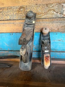 2 wood planes
