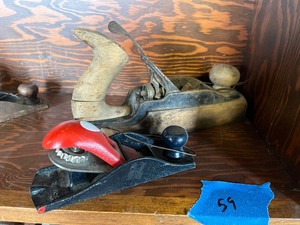 2 vintage planes