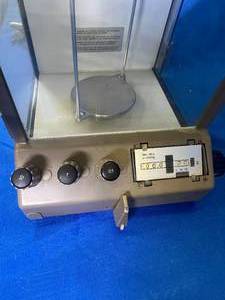 lot 1 image: Vintage, Used, Mettler Instrument H51 Laboratory Balance Scale Max 160g d 0,01mg. Not Calibrated.