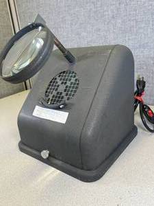 lot 23 image: RARE Dark Field Quebec Colony Counter Model 3330 By American Optical 120v 50w Lamp