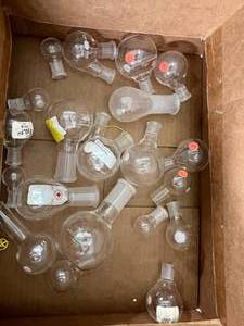 lot 46 image: Assorted Boiling Flask 1-2 Neck, Assorted Joint