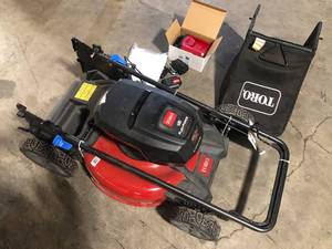 lot 4 image: Toro 60V 21in Push Lawn Mower 4Ah Kit  Customer Returns See Pictures