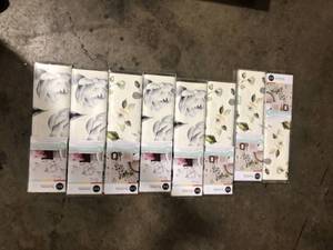 lot 26 image: Lot of Floral Arrangement Peel and Stick Giant Wall Decal - RoomMates  Customer Returns See Pictures