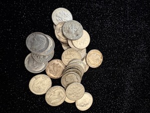 lot 9 image: Mixed Lot of 30 Silver Dimes