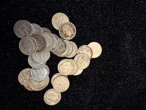 lot 10 image: Mixed Lot of 30 Silver Dimes