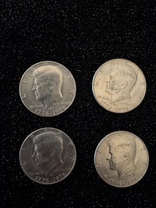 lot 24 image: Lot of Kennedy Bicentennial Half Dollars - D
