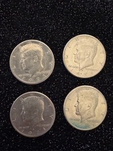 lot 56 image: Lot of 1971 Kennedy Half Dollars - D