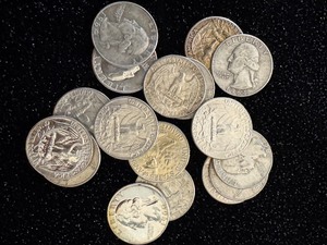 lot 75 image: Mixed Lot of 17 Silver Quarters