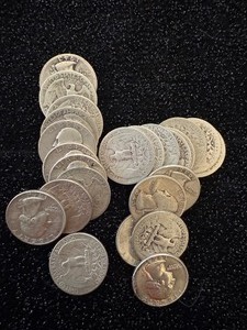 lot 87 image: Mixed Lot of 24 Silver Quarters