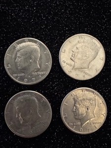 lot 124 image: Lot of 1971 Kennedy Half Dollars - D