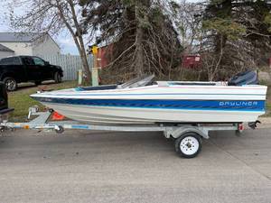 1988 Bayliner Capri - Boat