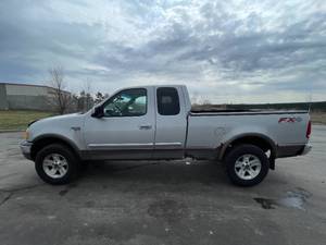 2003 Ford F-150 XL - 4X4