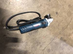 Bosch 7.5 Amp Corded 4-12 in. Angle Grinder with Lock-on Slide Switch  Customer Returns See Pictures