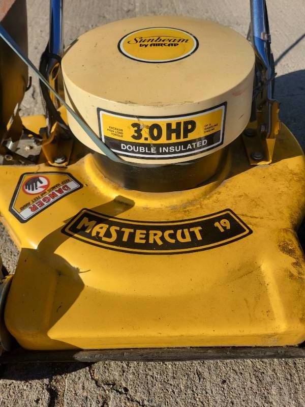 lot 16 image: Sunbeam BY Aircap Mower-- Master Cut 19