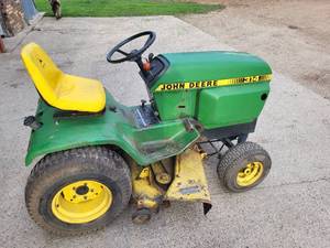 lot 4 image: 314 John Deere Garden Tractor