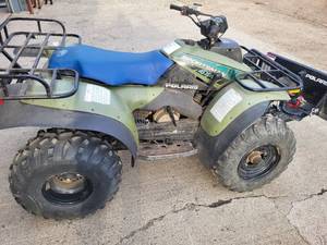 lot 6 image: 1994 Polaris Sportsman 4-wheeler With Winch & Polaris Plow