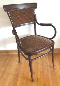 lot 52 image: Stylish Vintage Accent Chair