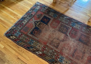 lot 28 image: Vintage Decorative Rug