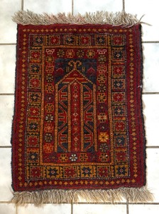 lot 69 image: Vintage Small Throw Rug