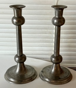 lot 87 image: Assorted Vintage Pewter Items
