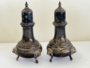 lot 42 image: Pair of Antique Sterling Silver Lion Figurine Footed Salt and Pepper Shakers