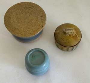 lot 104 image: Three Artisan Crafted Pottery Trinket Boxes c