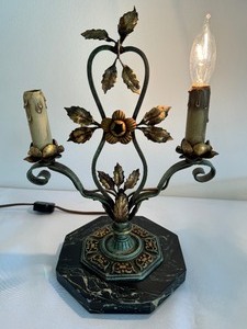 lot 72 image: Vintage Duo Bulb Decorative Table Top Lamp