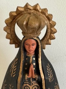 lot 162 image: Vintage Wooden Carved Guatemalan Virgin Mary Statue