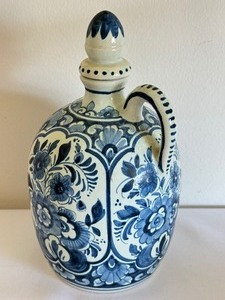 lot 138 image: Vintage Hand Painted Blue Delft Jug