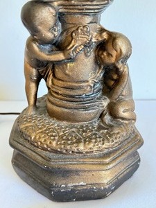 lot 120 image: Lovely Vintage Boudoir Lamp