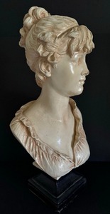 lot 70 image: Vintage Decorative Bust Sculpture