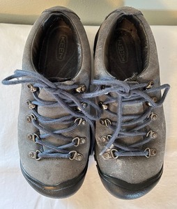 lot 208 image: Keen Womens Grey Suede Lace Up Hiking Shoes, Size 7