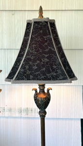 lot 175 image: Elegant and Stylish Floor Lamp