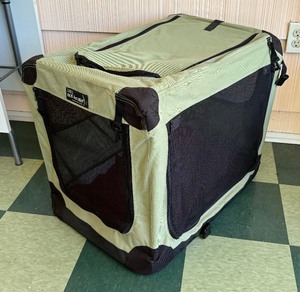 lot 184 image: Foldable Noztonoz Sof-Crate Animal Carrier