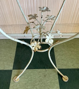 lot 186 image: Wonderful White Table with Floral Accents
