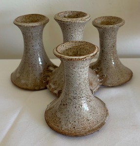 lot 193 image: Variety of Pretty Artisan Crafted Pottery