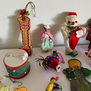 lot 225 image: Variety of Vintage Ornaments
