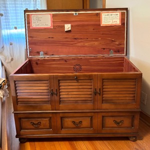 lot 227 image: Lane Cedar Chest with Drawer