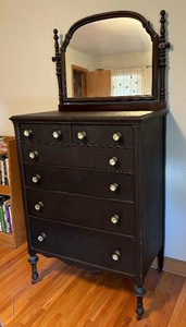 lot 231 image: Vintage Sleigh Dresser with Mirror