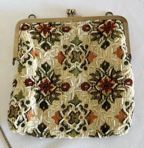 lot 242 image: Variety of Vintage Handbags