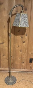 lot 249 image: Elegant Vintage Floor Lamp