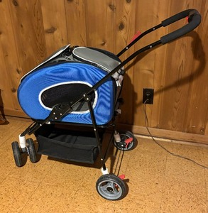 lot 252 image: Ibiyaya Pet Stroller