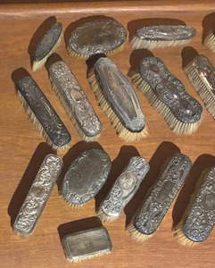 lot 264 image: Variety of  Vintage Vanity Brushes